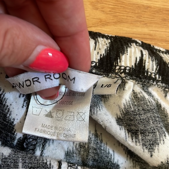 Powder Room Short Shorts - Picture 3 of 4